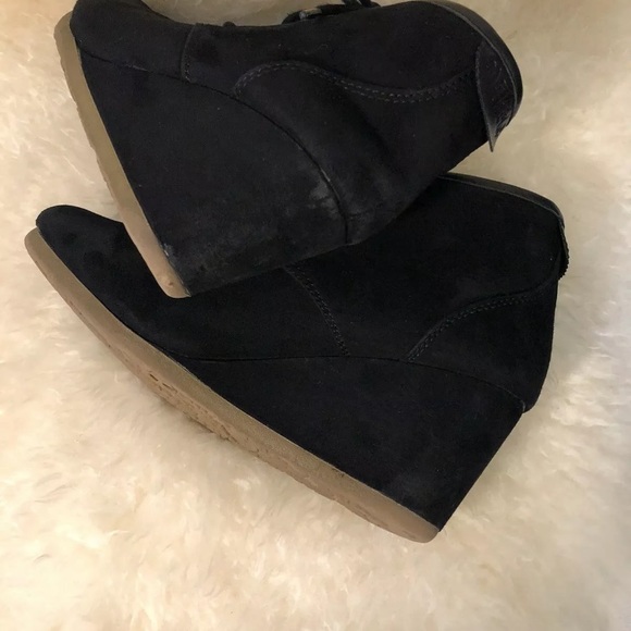 Ankle Bootie Wedge Heel Sz 6 MajPow Faux Suede - Picture 3 of 7